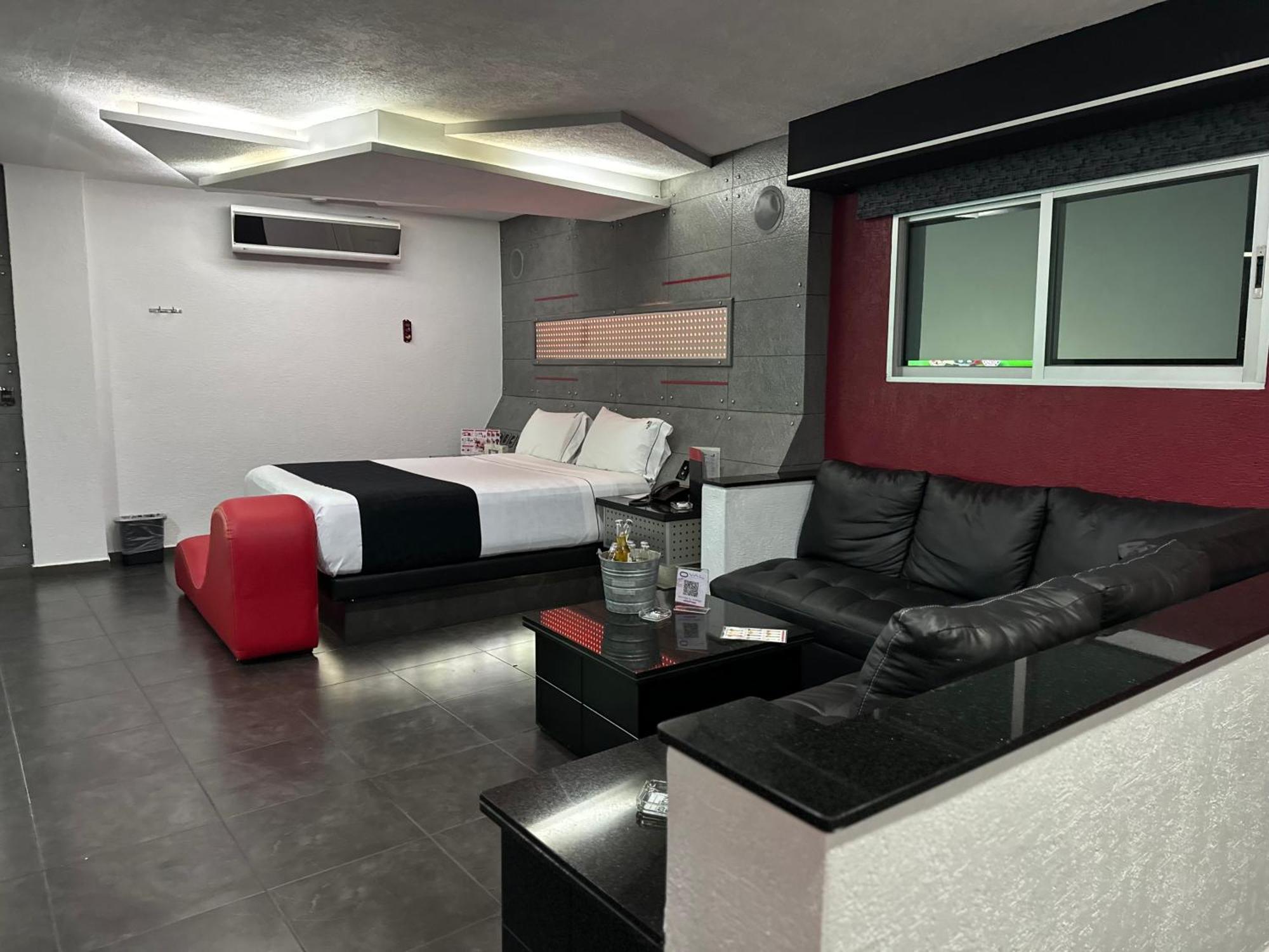 Kuboz Motor Hotel Zapopan Exterior photo